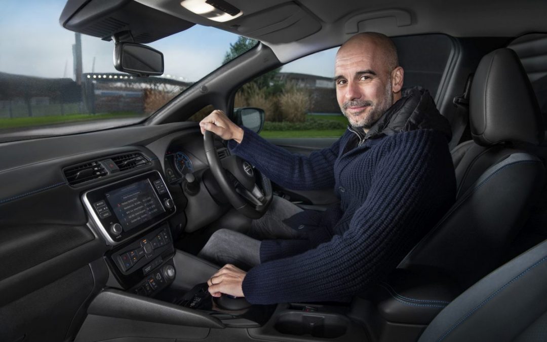 Guardiola al volante di Nissan Leaf per futuro sostenibile