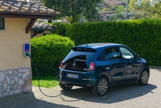 Renault E-charge ed Enel X per soluzioni di ricarica integrate