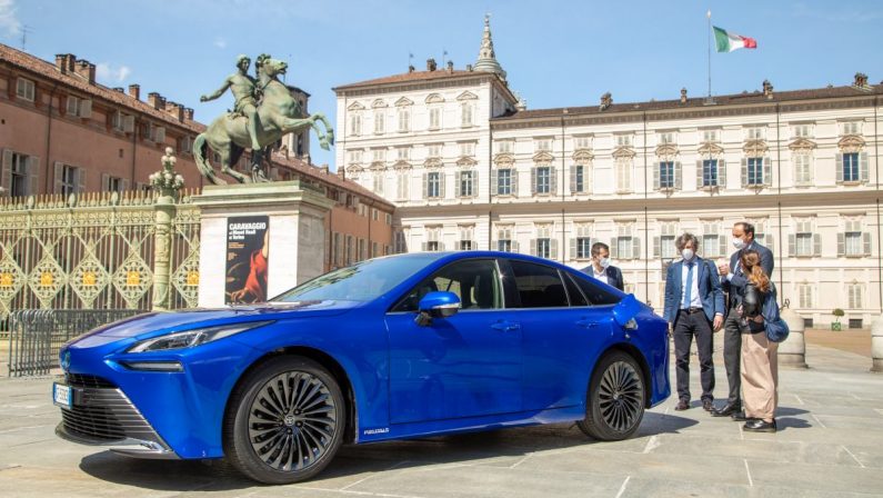 Toyota presenta la Mirai alla Regione Piemonte