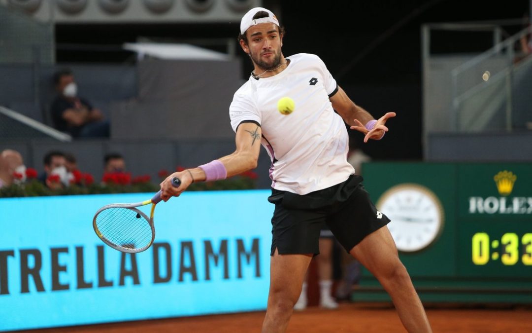 Tsitsipas ai quarti a Roma, Berrettini eliminato