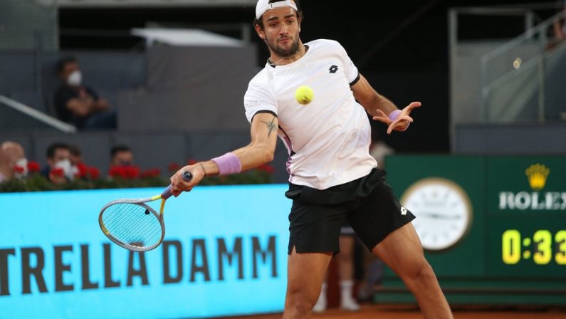Tsitsipas ai quarti a Roma, Berrettini eliminato