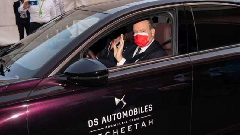 Il Principe Alberto di Monaco al volante della DS 9 E-Tense 4×4 360