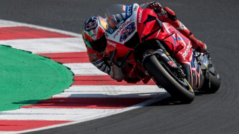 A Le Mans trionfa Miller, doppietta Ducati con Zarco