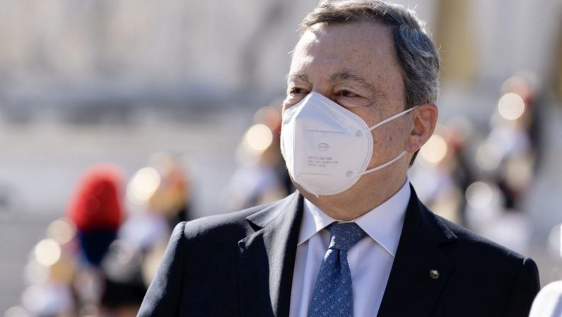 Draghi “Riaperture grazie a vaccini e rispetto delle regole”