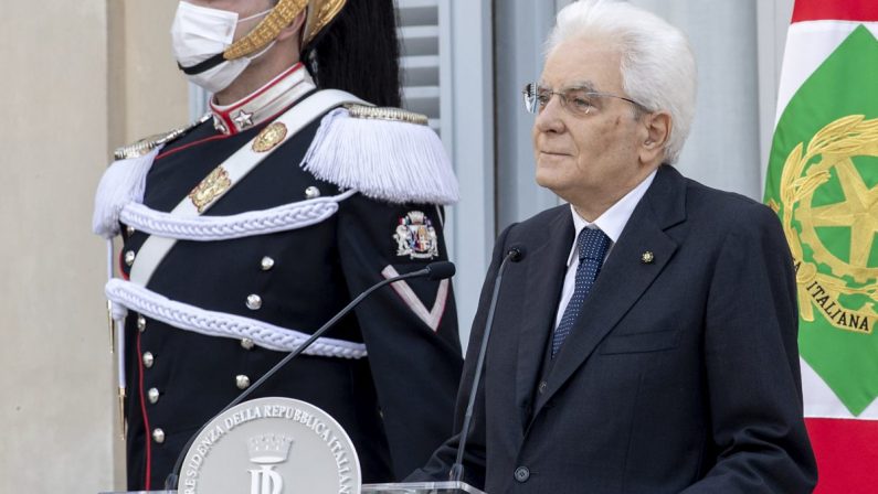 Mattarella spegne l’ipotesi secondo mandato “Tra 8 mesi mi riposo”