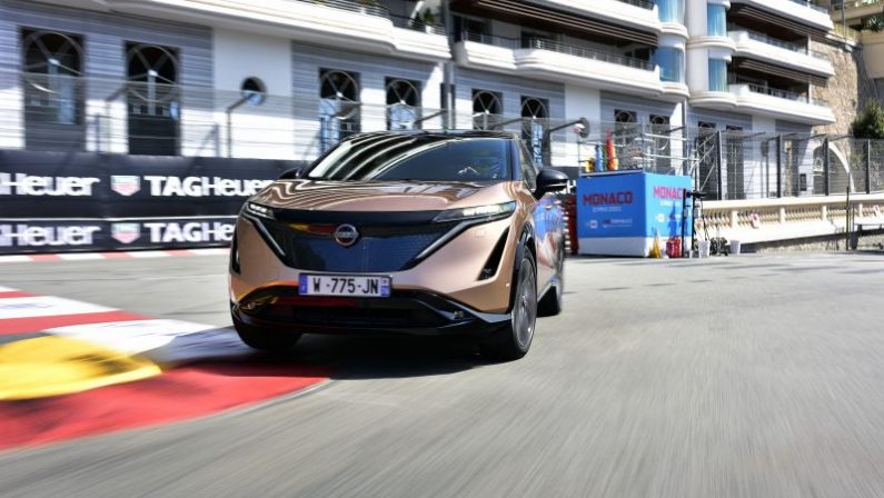 Nissan Ariya sul circuito di Monaco per il debutto stradale