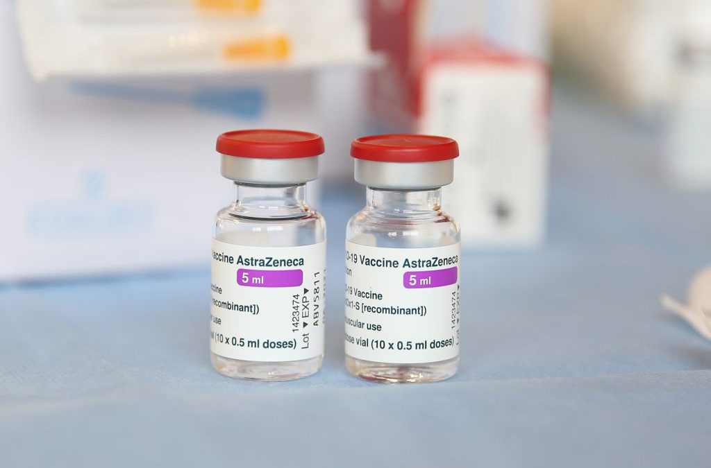 Vaccino, Aifa “Margini incertezza su sicurezza AstraZeneca a under 60”