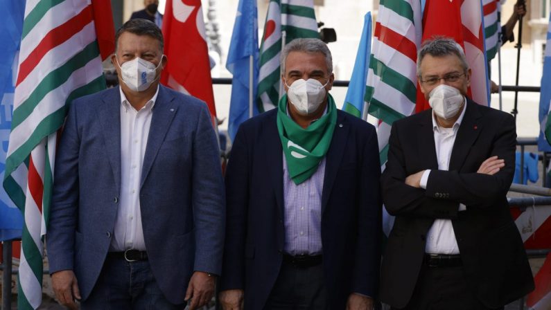 Sindacati in piazza per la proroga del blocco dei licenziamenti