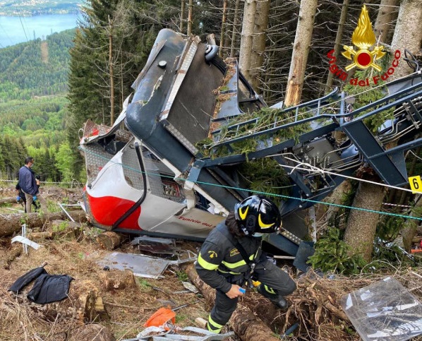 La cabina distrutta nell'incidente