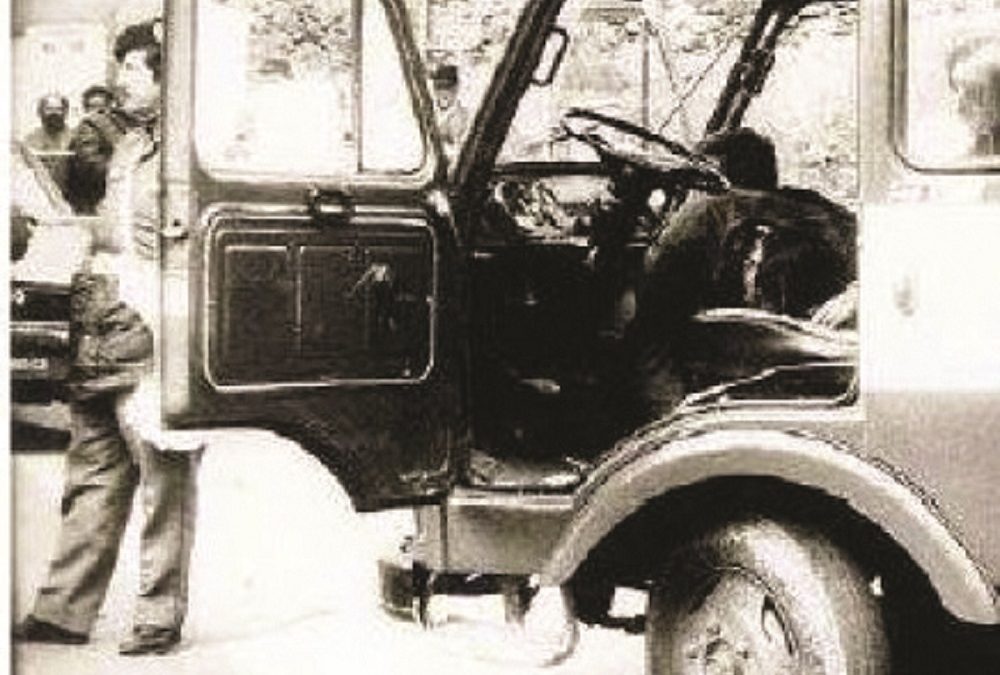 Il camioncino dei rifiuti dove furono uccisi i due lavoratori