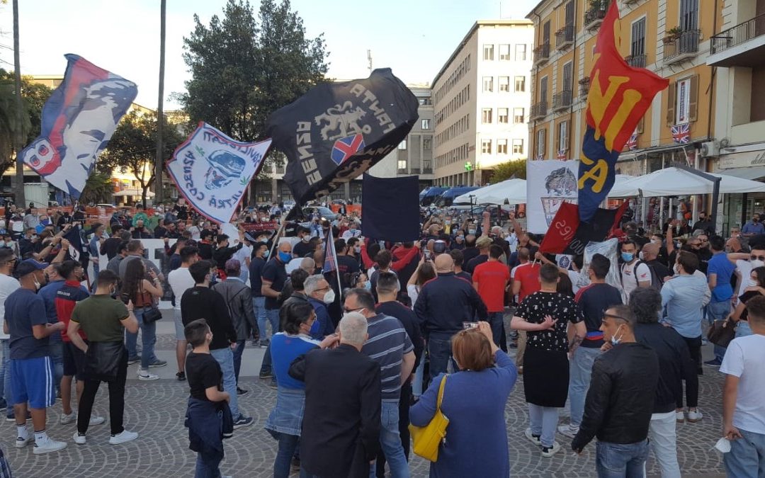 La protesta dei tifosi a Cosenza