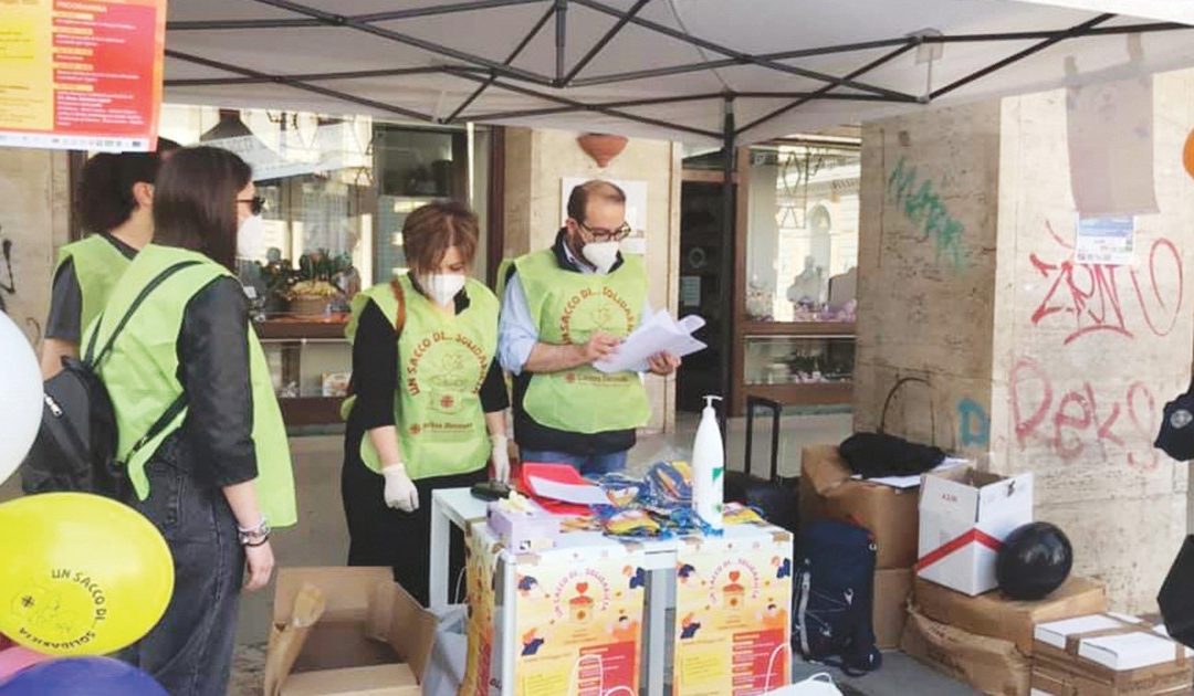 Un momento della Raccolta Caritas a Potenza