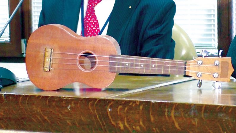 L’ukulele di Rino Gaetano non sarà in mostra: bocciata la richiesta del sindaco