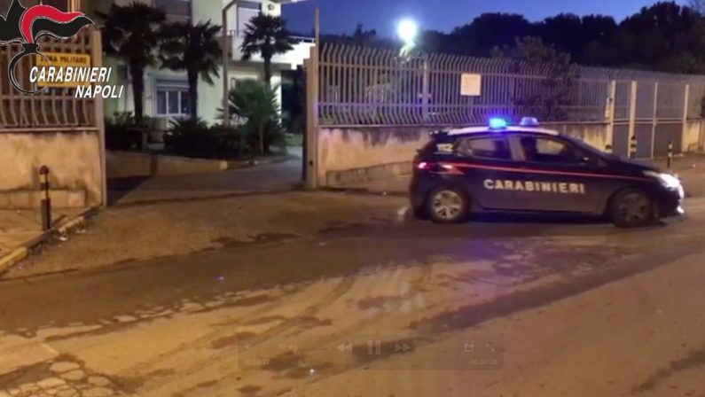 Duro colpo al traffico di droga nel Parco Verde a Napoli, una delle piazze di spaccio più grandi d’Europa. 49 misure cautelari