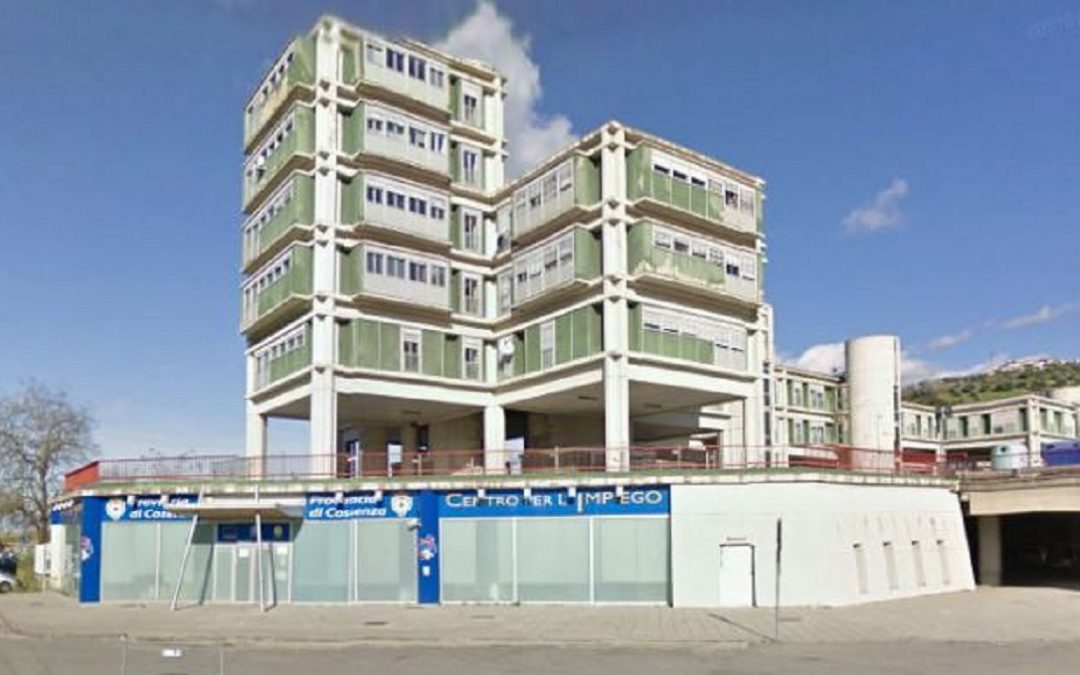 Cosenza, chiuso il Centro per l’impiego: locali piccoli e inadeguati