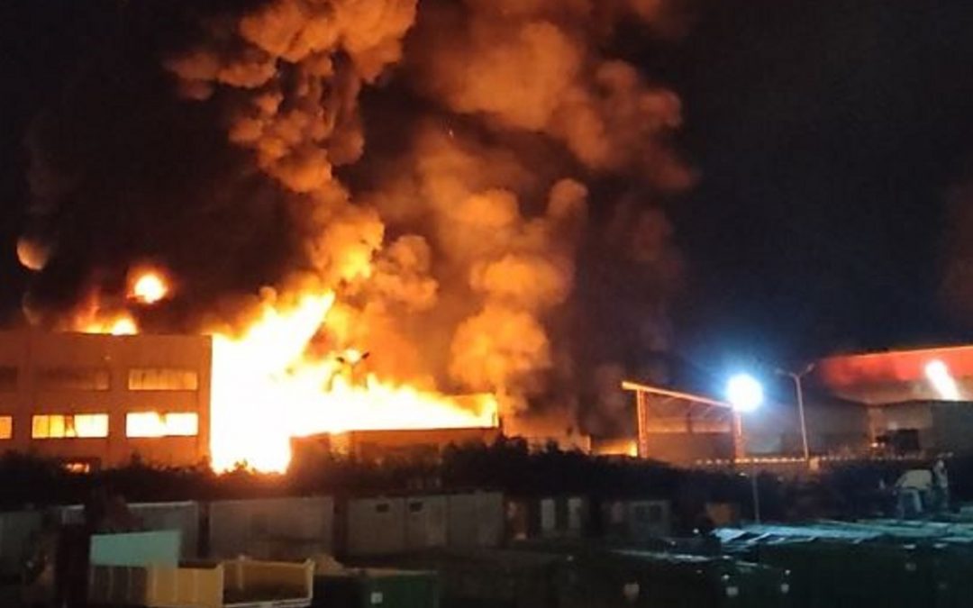 L'incendio dello stabilimento della Calabra Maceri
