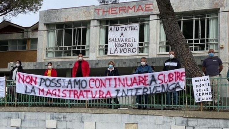 Lavoratori Terme Luigiane, la protesta si sposta alla Cittadella regionale