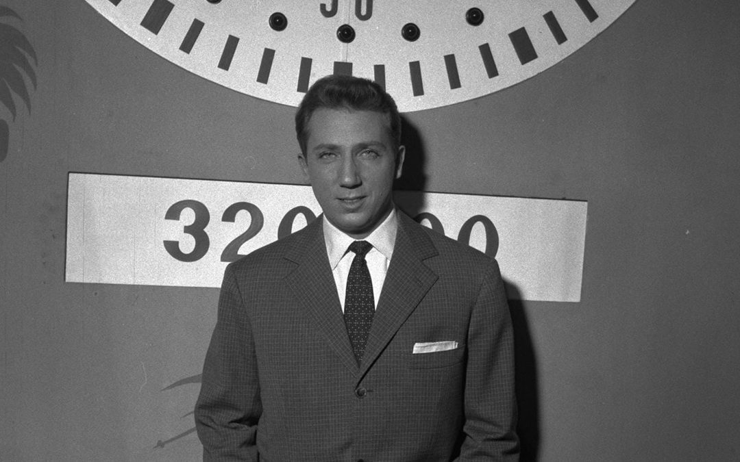 Un giovane Mike Buongiorno in una celebre trasmissione Rai