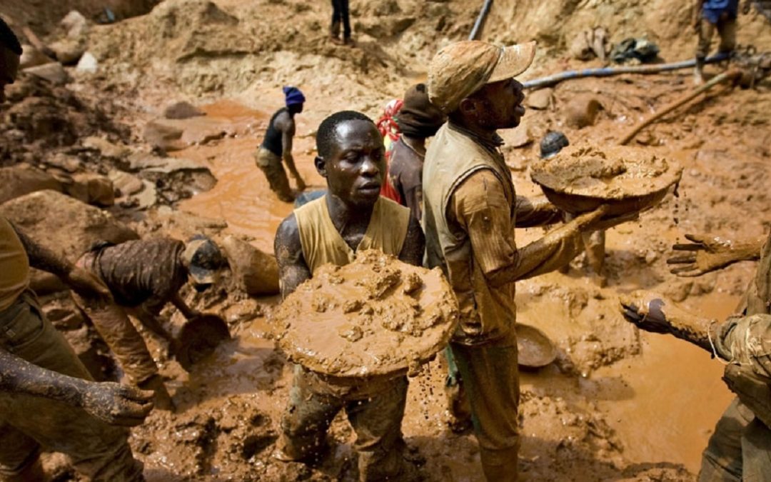 La ‘ndrangheta nell’estrazione di oro in Costa d’Avorio, tre arresti per corruzione