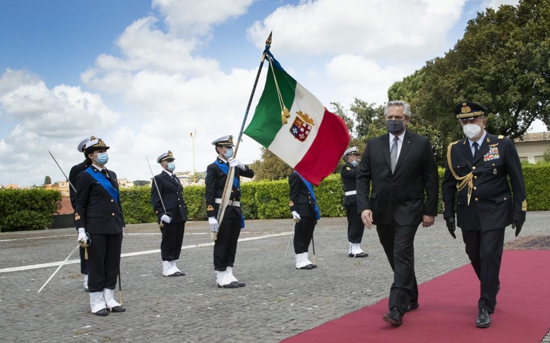 Un picchetto d'onore al Quirinale durante la visita del Presidente della Repubblica Argentina, Alberto Ángel Fernández