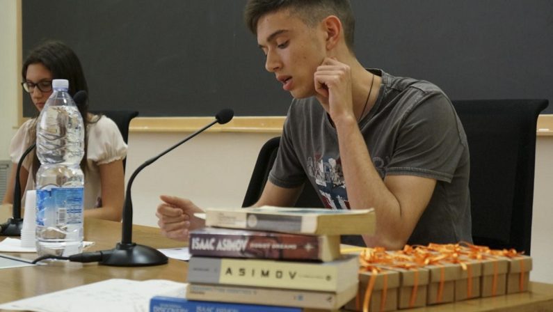 La divulgazione scientifica nelle scuole, ecco gli studenti calabresi vincitori del "Premio Asimov"