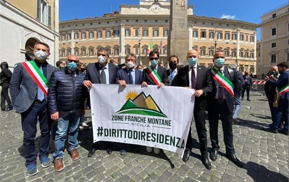 La protesta dei sindaci siciliani a Roma