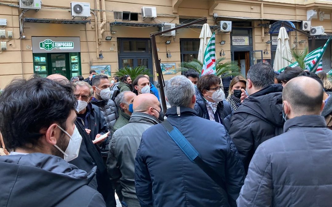 La manifestazione di protesta dei borsisti della Campania