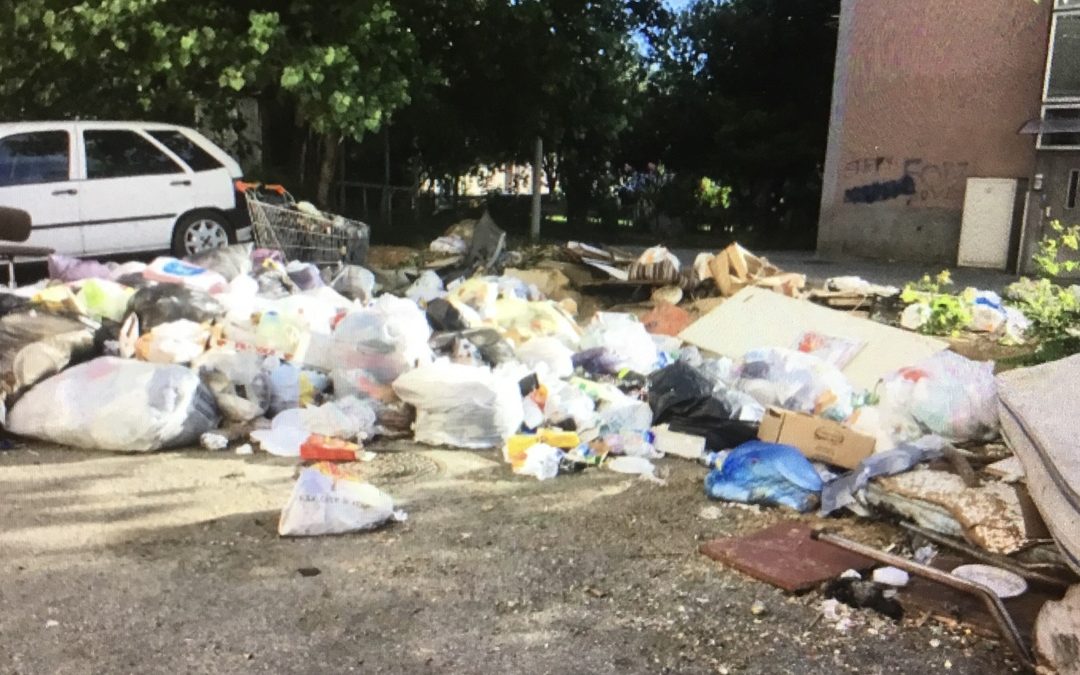 Emergenza rifiuti, sindaci disperati: i Comuni sommersi dall’immondizia