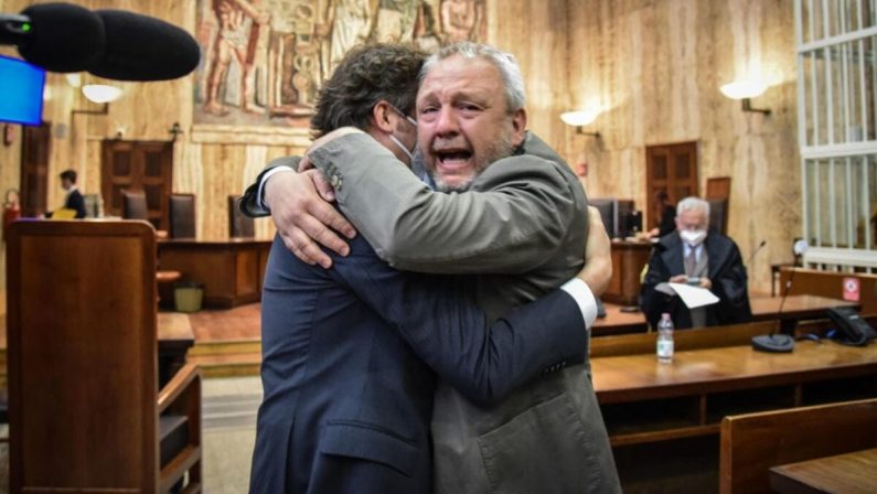 IL CASO UGGETTI, I POLITICI MANETTARI E LA SCENEGGIATA DELLE SCUSE TARDIVE