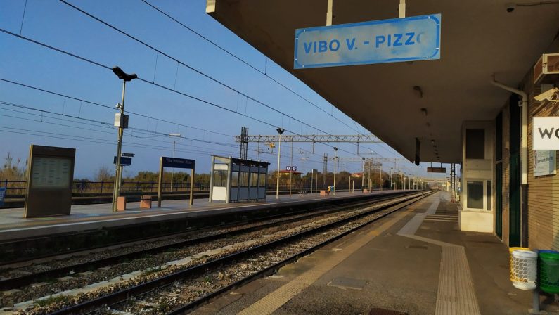 Trenitalia chiude definitivamente la biglietteria di Vibo-Pizzo, Lo Schiavo: «Scelta incomprensibile»