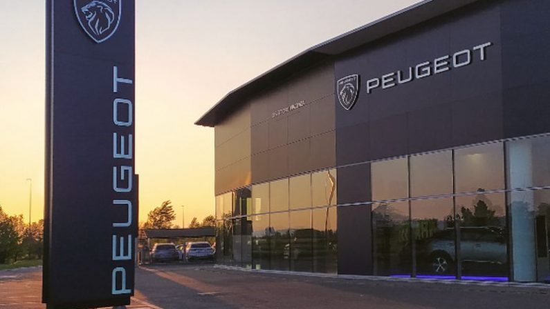 Nuovo logo Peugeot arriva nelle concessionarie italiane