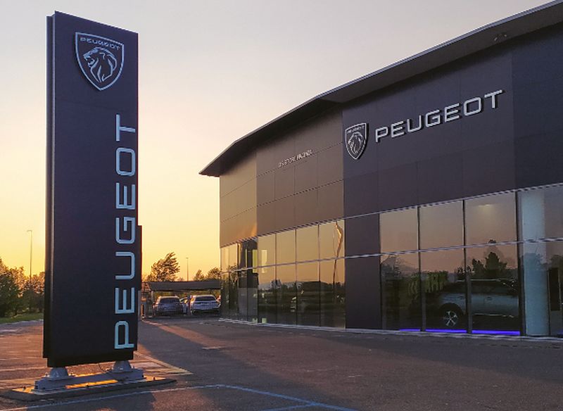 Nuovo logo Peugeot arriva nelle concessionarie italiane