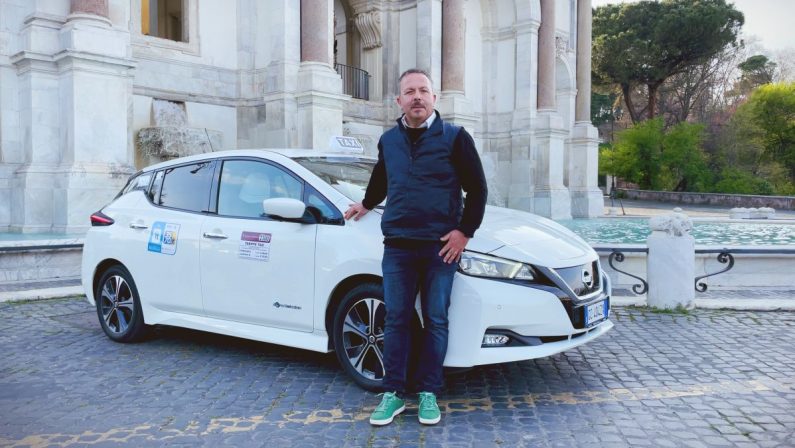 Chi guida elettrico percorre più chilometri che benzina e diesel