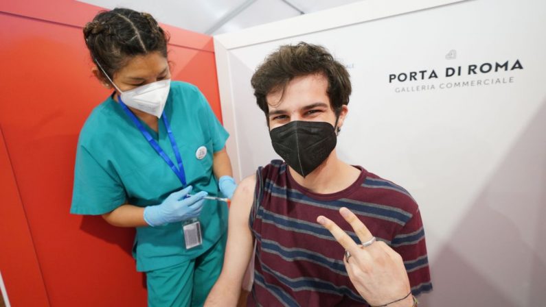 I giovani della generazione post-covid “Sì al vaccino, basta Dad”