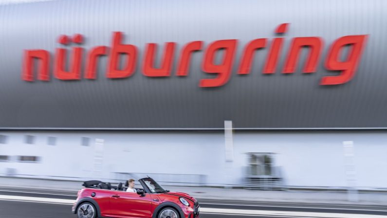 A bordo di Mini John Cooper Works Cabrio per 24 ore al Nùrburgring