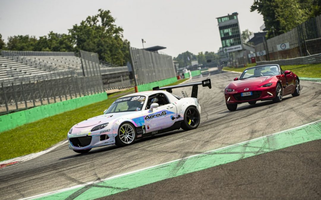 Mazda porta il drifting a Monza in uno show con la MX-5
