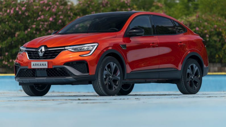 Renault Arkana, il SUV-coupè Full Hybrid E-Tech