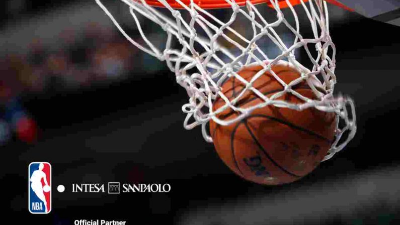 Intesa Sanpaolo diventa official partner Nba in Italia