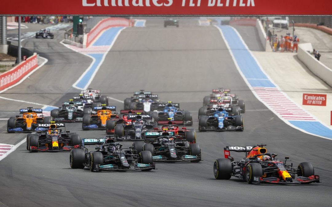 Verstappen vince in Francia davanti a Hamilton, male Ferrari