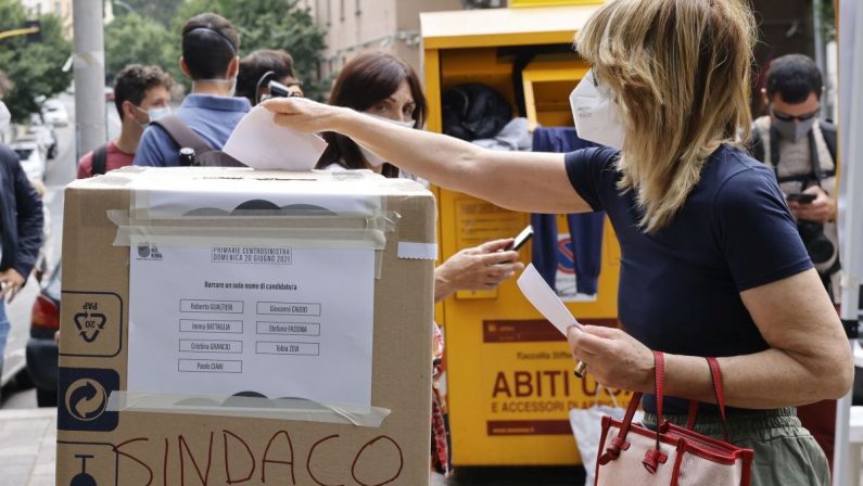 Lepore e Gualtieri vincono le primarie a Bologna e a Roma