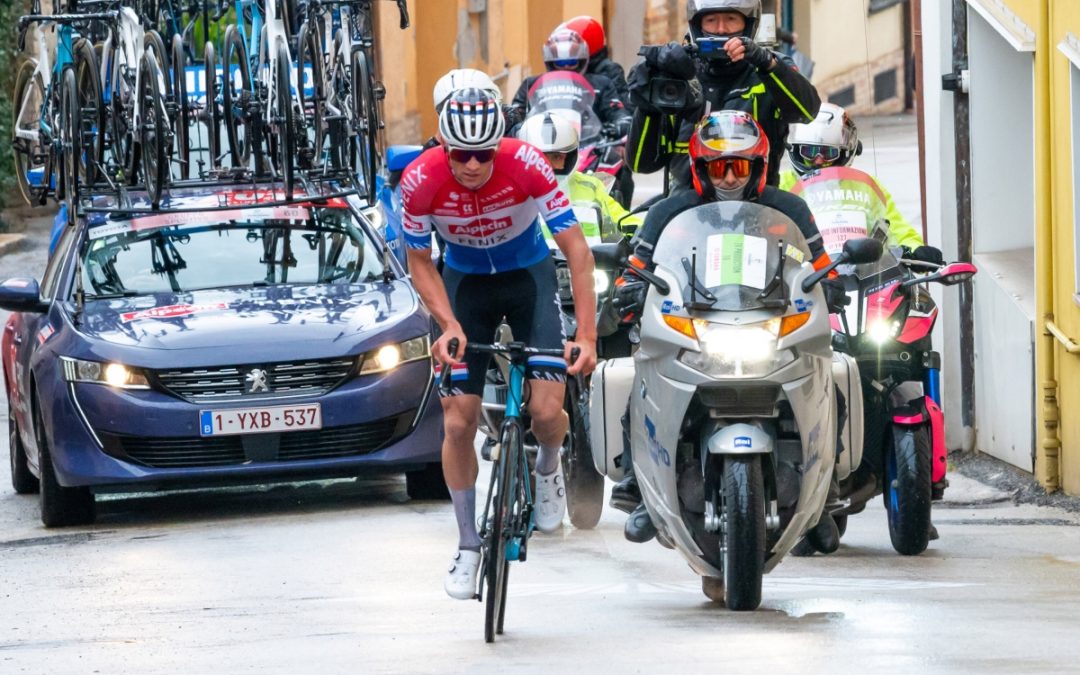 Show Van der Poel al Tour, tappa e maglia gialla