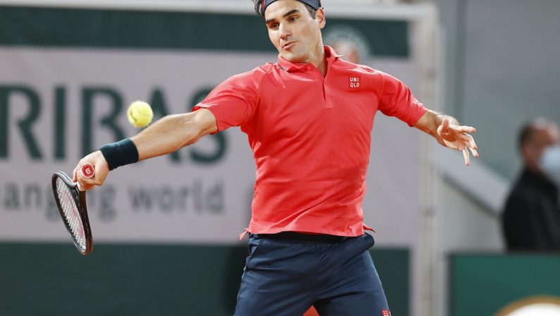 Federer avanza a fatica a Londra, ok Fognini fuori Serena