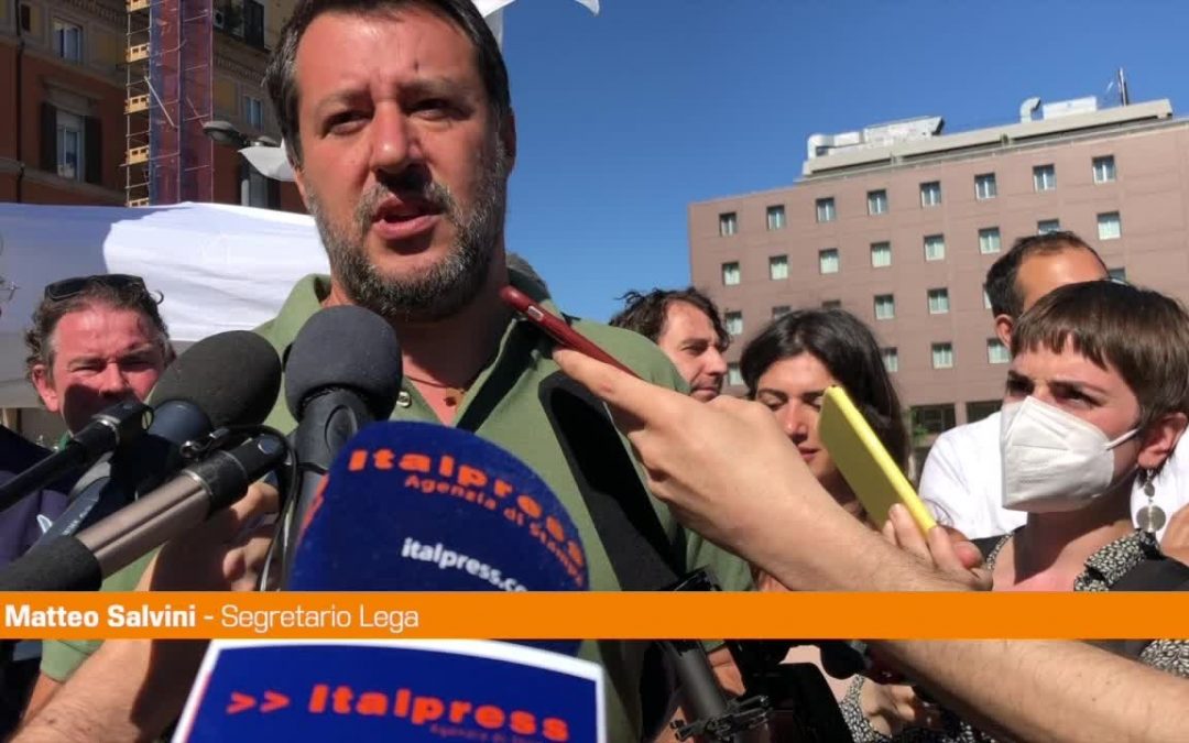 Migranti, Salvini: “Lamorgese difenda la legalità”