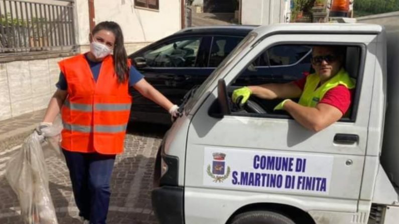 Tutti i netturbini in malattia e i politici indossano la tuta: succede nel Cosentino