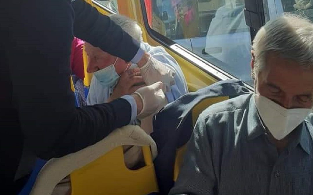Una vaccinazione effettuata su uno scuolabus