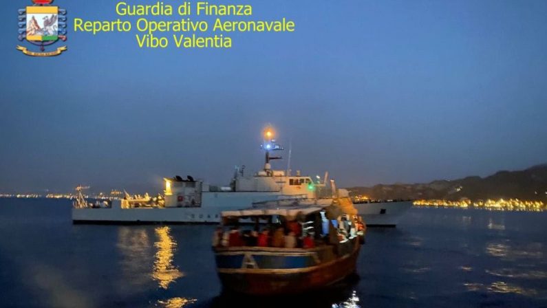 Migranti: 89 persone giunte nel Reggino, tanti minori. Arrestati 6 scafisti