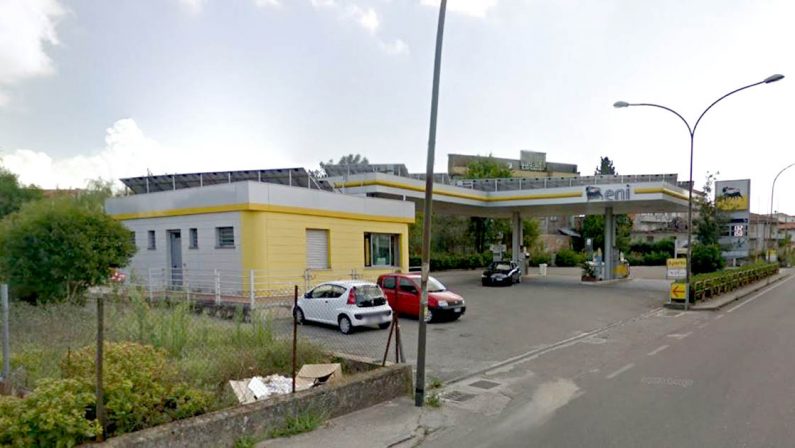 Rapinata la stazione Agip di Mileto, in azione due uomini armati