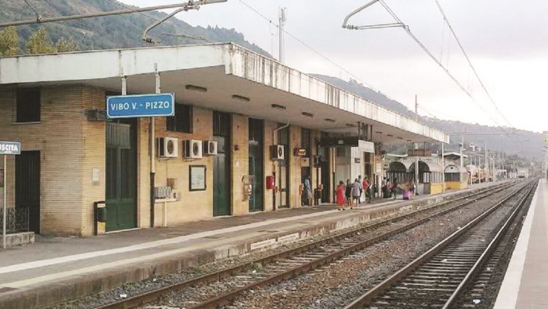 Dietro front di Trenitalia, riapre la biglietteria della stazione di Vibo