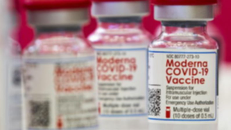 Vaccino anti covid, in arrivo in Calabria oltre 23mila dosi di Moderna