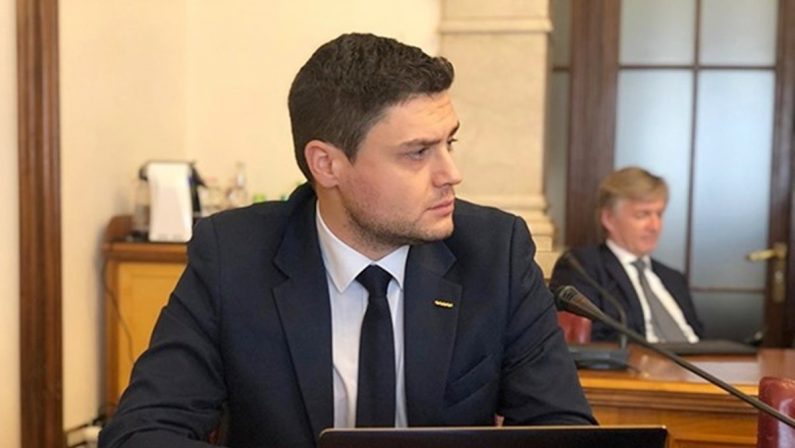 Melicchio (M5S) contro la Minasi: «Due incarichi, una oscenità istituzionale»